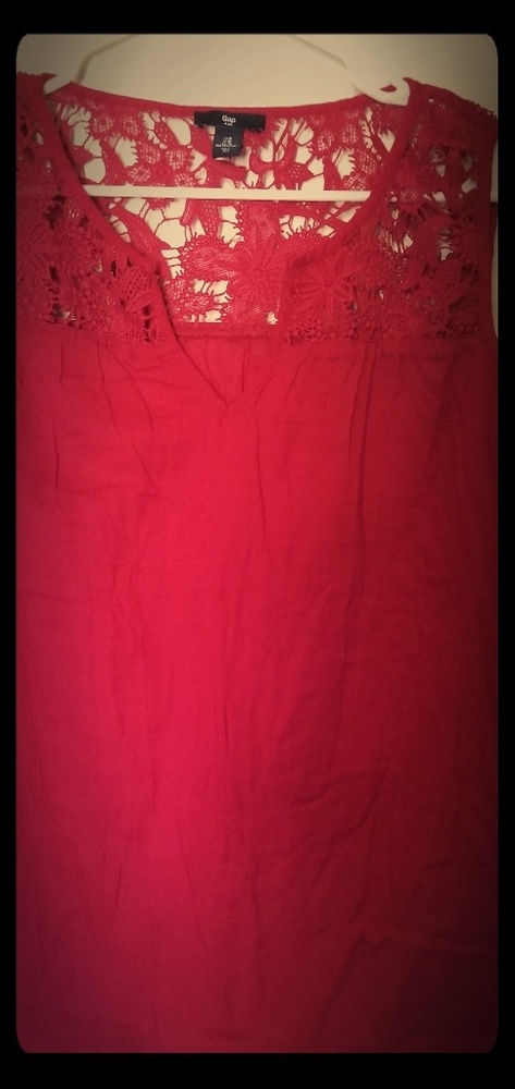 Gap tank with lace detail M